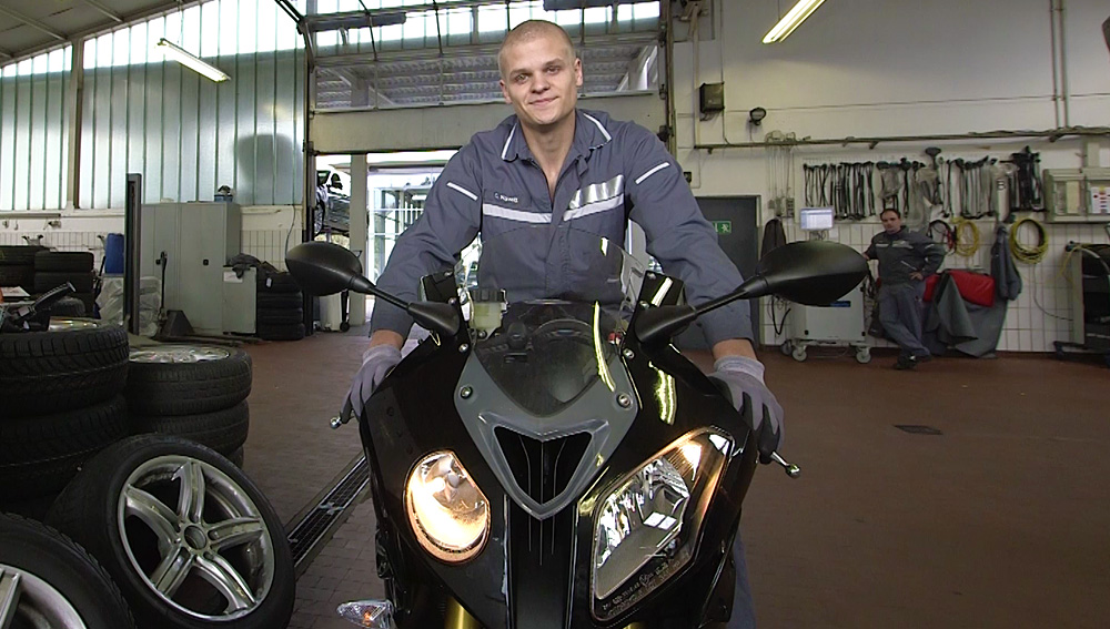 Mechatroniker-Motorradtechnik-ausbildung-film